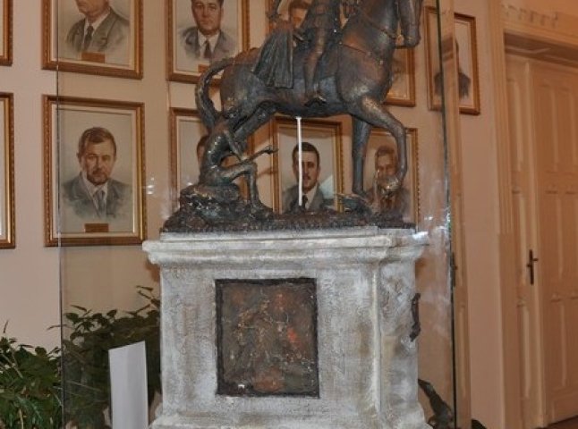 У мукачівській Ратуші презентували скульптуру Святого Мартина (ФОТО)