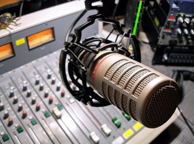 На Закарпатті припинила своє мовлення популярна радіостанція