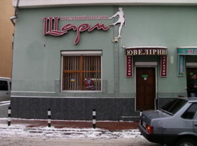 Львівські грабіжники “почистили” ювелірний магазин в Мукачеві