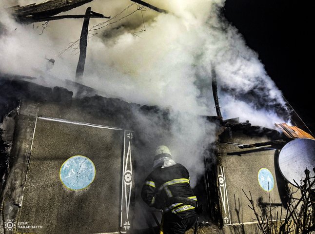 В одному з районів вночі гасили дві пожежі