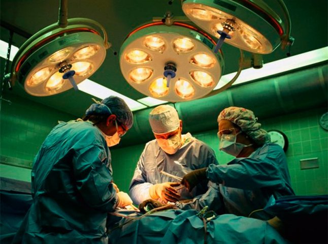 Ужгородські хірурги провели надзвичайно складну операцію на серці 