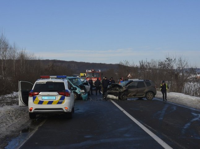Зіткнулися 5 машин: подробиці масштабної аварії на трасі "Київ-Чоп"