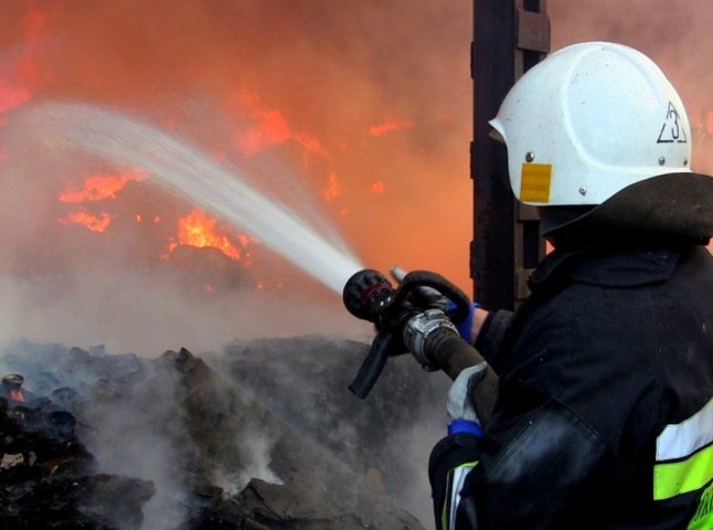 У Берегівському районі вирувала пожежа