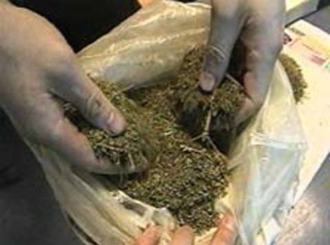 На Хустщині в чоловіка знайшли боєприпаси та наркотики