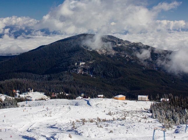 Жінку довелось евакуювати: що трапилось на Драгобраті