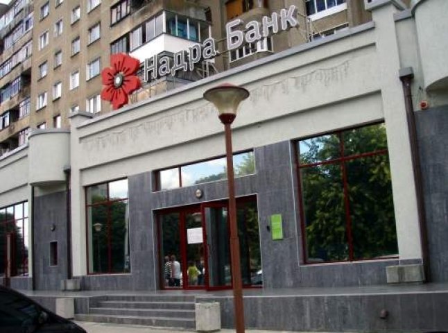 На Виноградівщині працівники банку, підробивши документи, привласнили майже 100 тисяч гривень