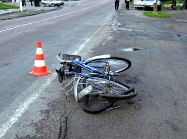 На Закарпатті п’яний велосипедист потрапив під машину