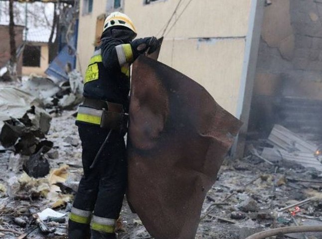 Нічний жорстокий обстріл Миколаєва: постраждали люди та житлові будинки