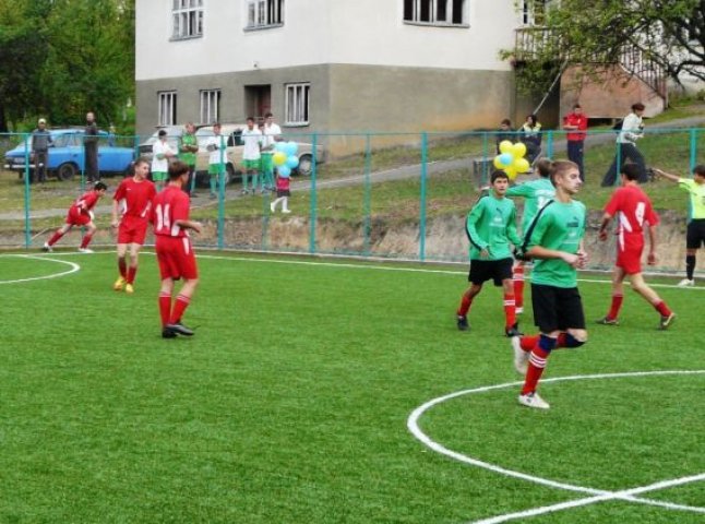 На Іршавщині відкрили нове футбольне поле в рамках програми «Спортивний майданчик»