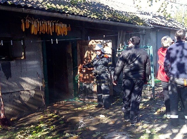 Рятувальники розповіли про обставини пожеж на Ужгородщині та Королеві