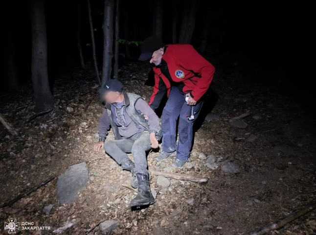 Рятувальники допомогли чоловіку, якого в лісі виявили без свідомості