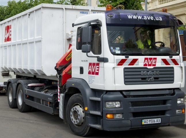 У мікрорайоні Росвигово вантажівка "АВЕ" переїхала жінці ногу