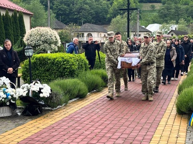 В області поховали захисника, який загинув на Харківщині В області поховали захисника, який загинув на Харківщині