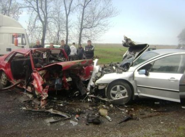 Смертельне ДТП на виїзді з Виноградова: загинуло двоє людей (ФОТО)  