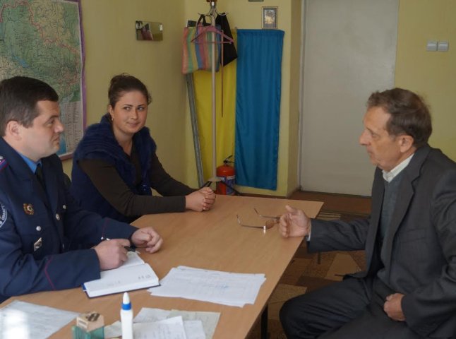 Керівництво іршавської міліції спілкувалося з жителями села Лоза