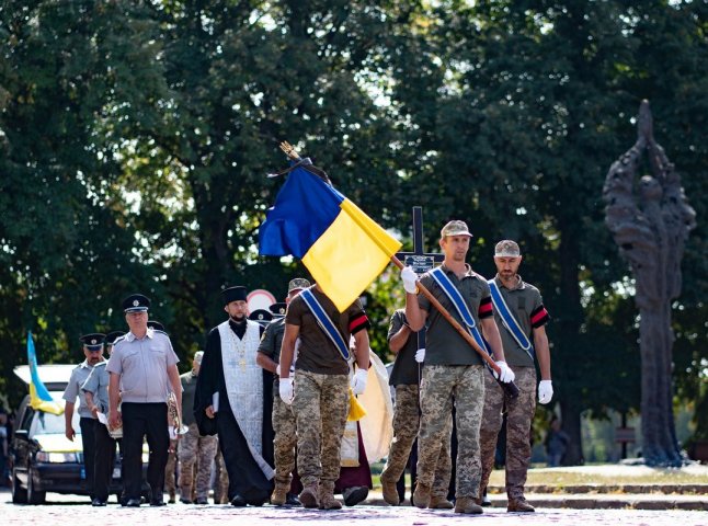 Поховали закарпатця, який загинув, виконуючи бойове завдання