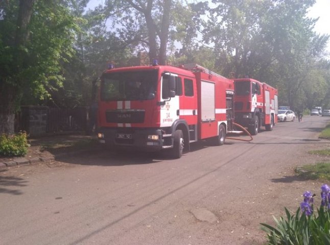 В Ужгороді горіла будівля, котру облюбували місцеві безхатченки