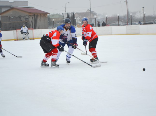 В Ужгороді відбулись півфінальні матчі чемпіонату Закарпаття з хокею