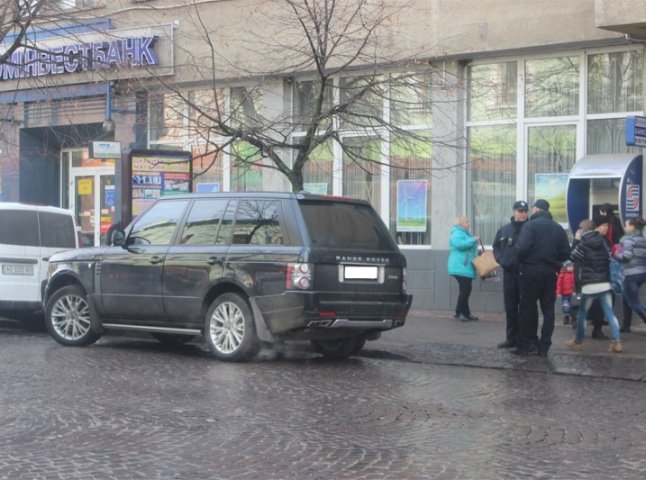 Патрульні оштрафували у центрі Мукачева народного депутата