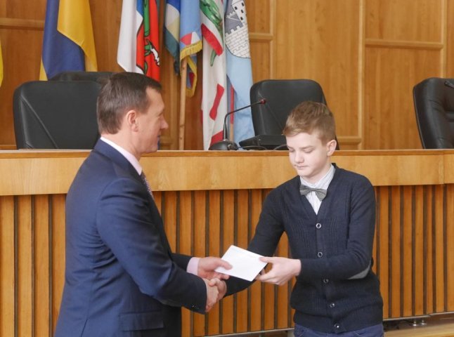 Мер Ужгорода нагородив юних спортсменів