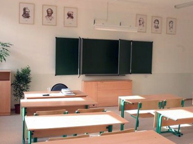 У дванадцяти школах Ужгорода не буде осінніх канікул