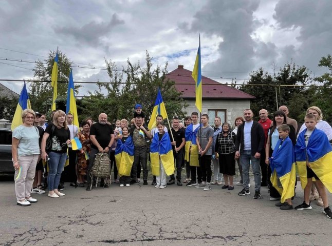 У Великолучківській громаді зустріли воїна, який повернувся з ворожого полону