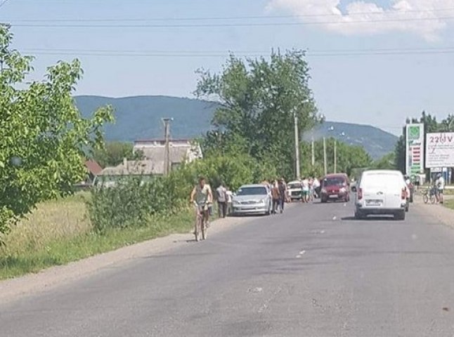 ДТП у Виноградові: автомобіль з’їхав із дороги