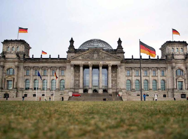 Німецький Бундестаг запрошує молодих людей до себе на практику: 5 місяців у Берліні безкоштовно