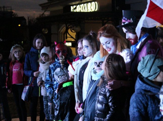 В Ужгороді відбувся костюмований парад до свята Хеловін