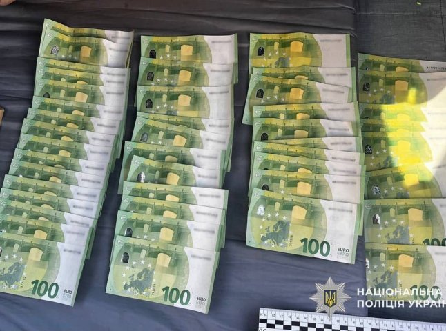 Поліція затримала осіб за підозрою у пограбуванні жінки Поліція затримала осіб за підозрою у пограбуванні жінки