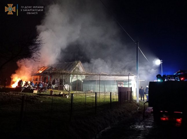 Ввечері на Тячівщині вирувала пожежа