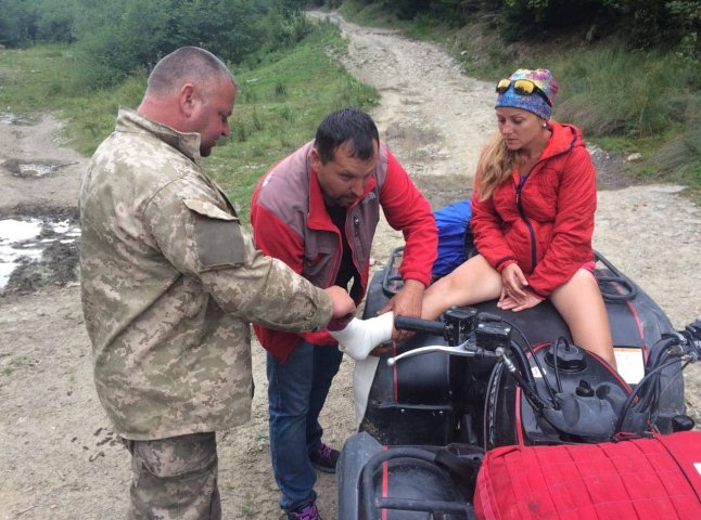 Під час спуску з гори на Закарпатті травмувалась туристка з Київської області