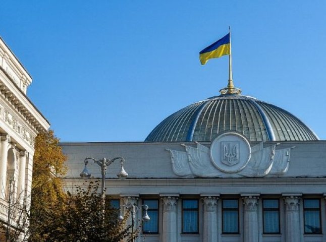 Близько 10 нардепів виїхали з України й досі не повернулися: їх планують позбавити мандатів