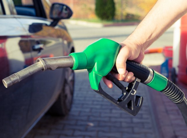 АЗС змінили ціни на бензин і дизель: скільки сьогодні коштує пальне на ОККО, WOG, UPG та інших