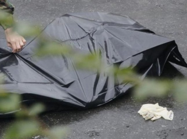 У Мукачеві посеред вулиці знайшли мертвого чоловіка