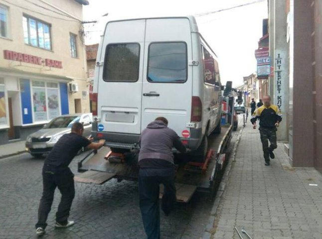 В Ужгороді та Мукачеві почастішали випадки евакуації авто