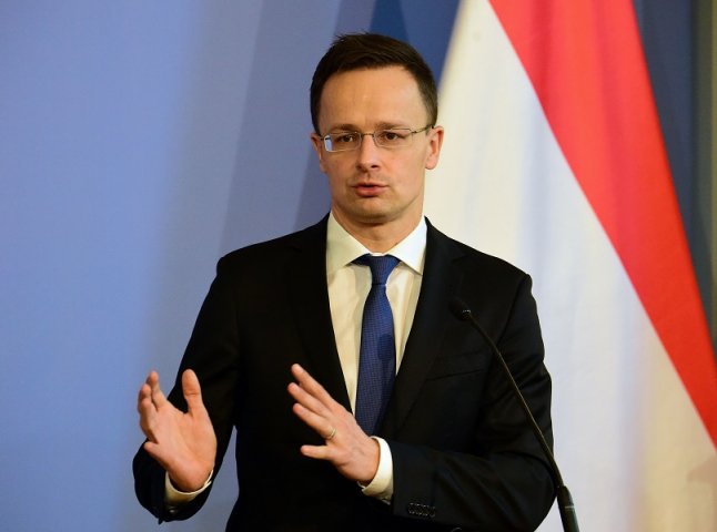 Глава МЗС Угорщини висловився проти відновлення Україною військової частини в Берегові