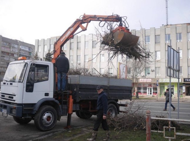 На вулицях Ужгорода почала працювати нова комунальна техніка