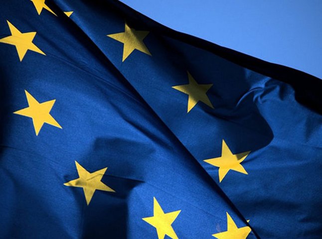 Єврокомісія запропонувала надати Україні статус кандидата на вступ в ЄС