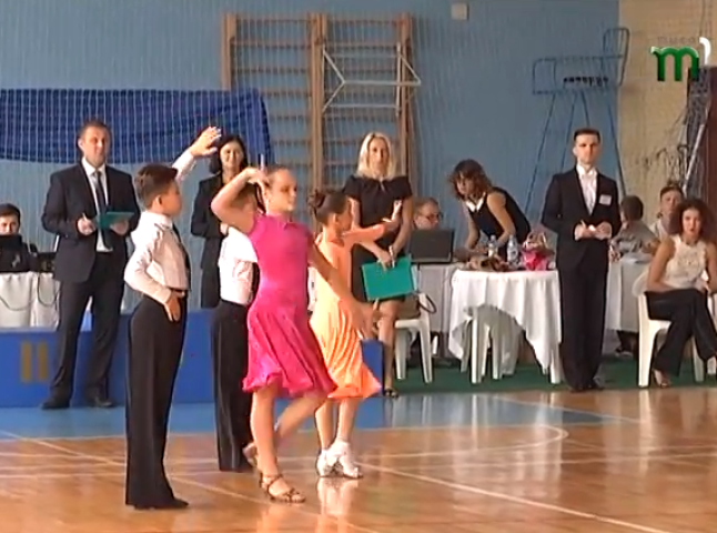 В Ужгороді провели третій тур чемпіонату Закарпаття з танцювального спорту