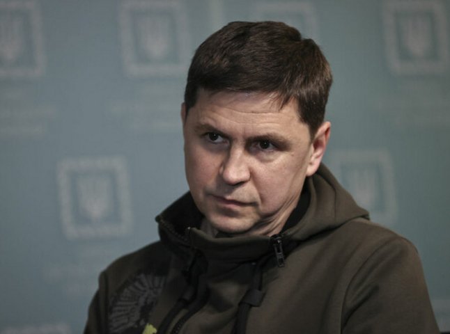 "Україна захищатиметься в будь-який спосіб, зокрема ударами по складах і базах убивць", – Подоляк