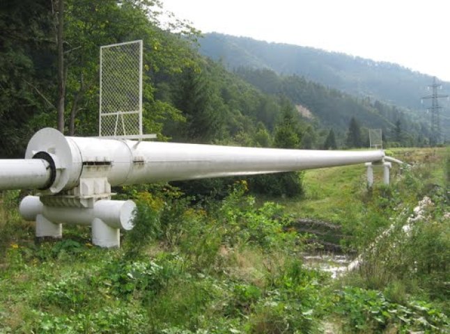 На Мукачівщині через незаконну врізку в нафтопровід відбулось забруднення землі та води