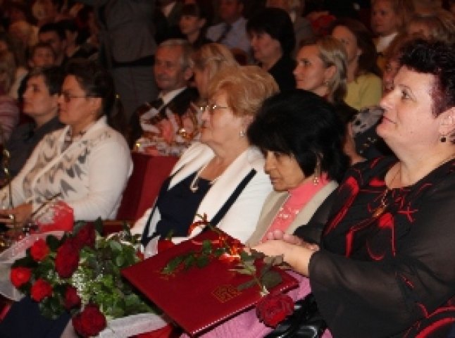 Ужгородських освітян привітали з професійним святом