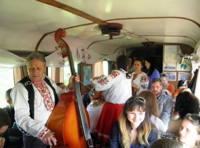 У Виноградові винний фестиваль "Угочанська Лоза" відкрився поїздкою на ретро-поїзді