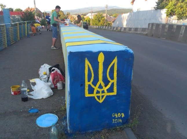 СПО "Карпатська Січ" планує "вбрати" у жовто-блакитні кольори тепер і транспортний міст в Ужгороді 
