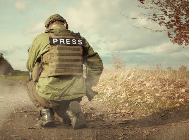 Понад 100 журналістів постраждали за два роки висвітлення війни в Україні, — RSF