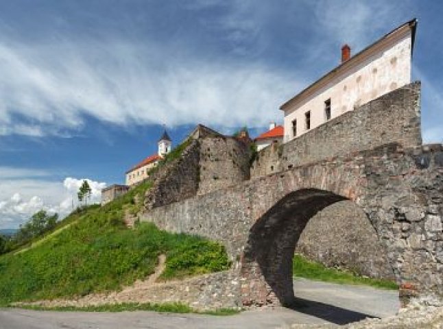 Три замки Закарпаття увійшли до топ-15 найгарніших замків України