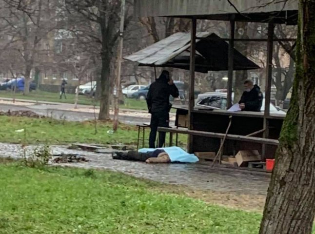 У мікрорайоні Підгоряно у Мукачеві виявили мертву людину