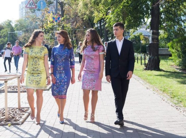 Закарпатська дизайнерка розробила святкову сукню до Дня Незалежності для Марини Порошенко
