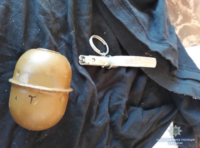 На Ужгородщині у помешканні фігуранта майнового злочину поліція знайшла гранату